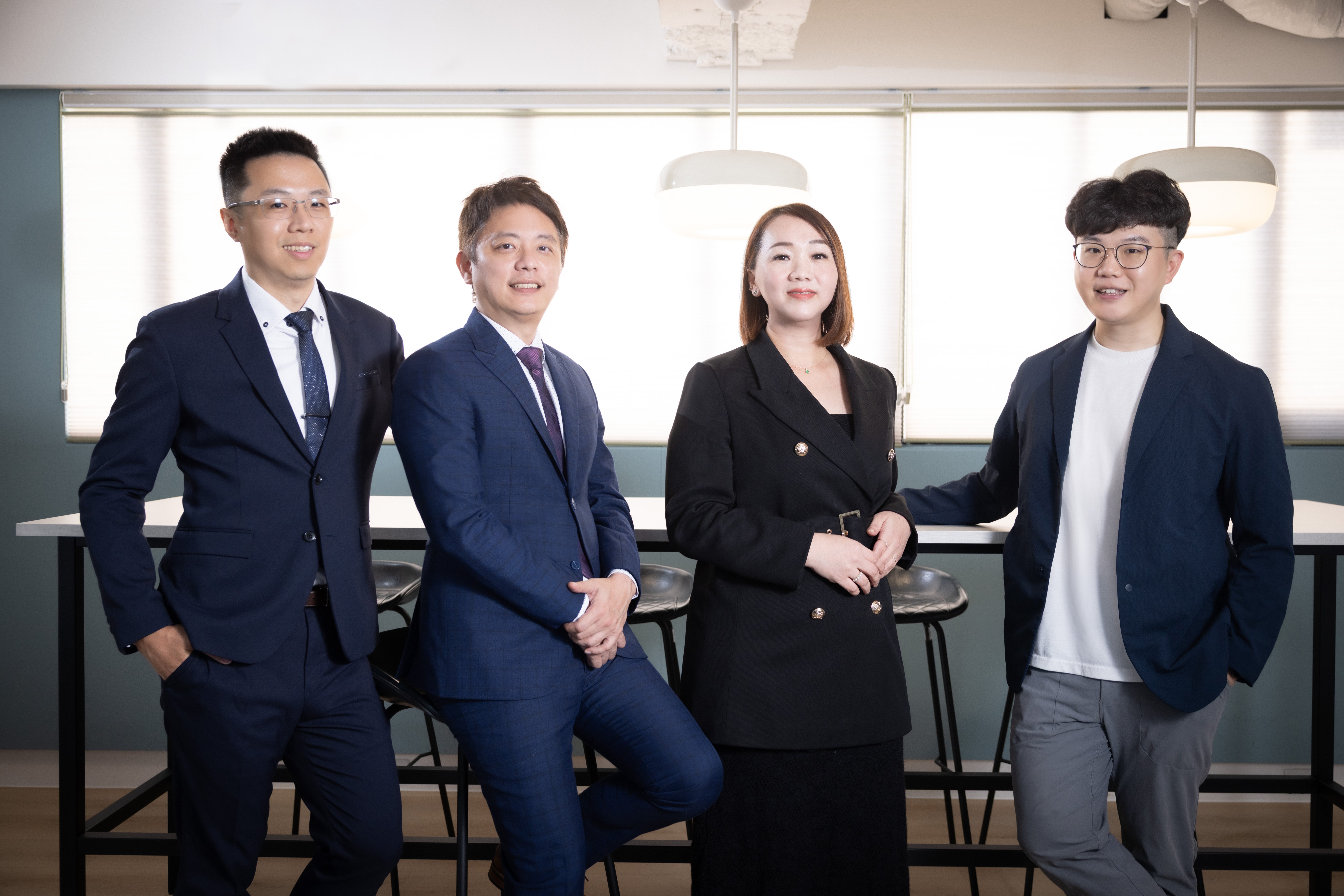 圖說一左起宇豐睿星估價顧問暨市場科學事業群總經理陳志豪、宇豐不動產估價師聯合事務所所長胡毓忠、宇豐睿星不動產既資本市場代理事業群總經理郭慧蘭、方睿科技執行長吳健宇共同打造新型態商用不動產顧問服務。-1